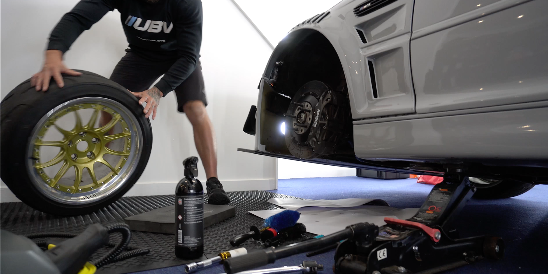 M3 Racecar – Vol 4; How to clean a wheel arch with a steamer